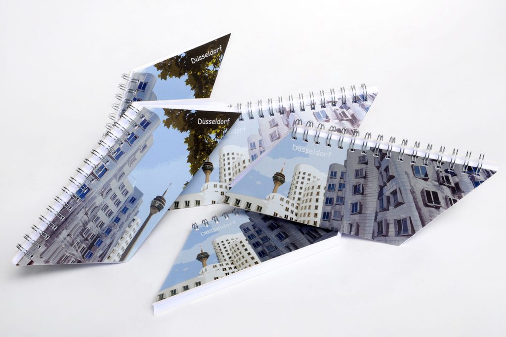 Stadtmarketing Düsseldorf, Düsseldorf,
Notizbücher im Design der Gehry-Bauten im Medienhafen.